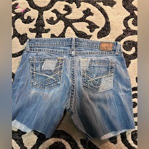 Women’s BKE cut off jeans shorts 
Size 31